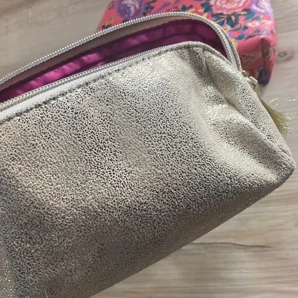 Two Adorable Small Bags/Clutch Bundle - Picture 4 of 8